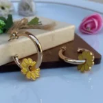 گوشواره طرح گل زرد