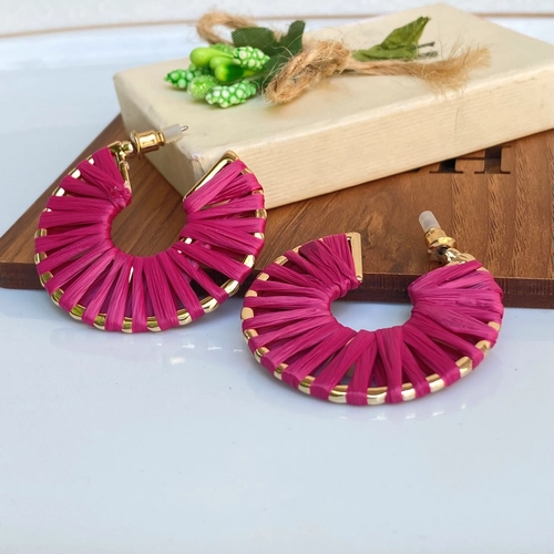 گوشواره ساده نخ پیچ بنفش