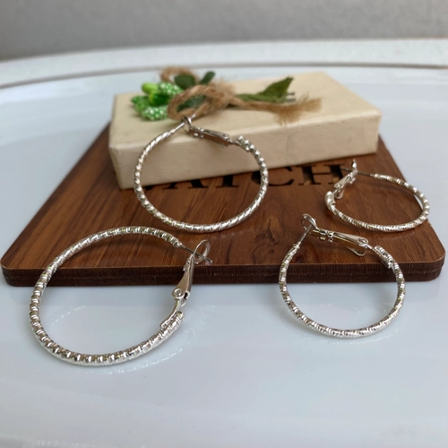 دو جفت گوشواره حلقه ای نقره ای