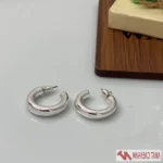 گوشواره نیم‌حلقه نقره‌ای براق مینیمال - Image 2