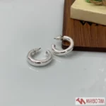 گوشواره نیم‌حلقه نقره‌ای براق مینیمال