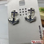 گوشواره میخی لنگر دریایی نقره‌ای و سرمه‌ای – برند SIX - Image 2