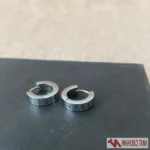 گوشواره حلقه‌ای استیل طرح اعداد رومی (۱ جفت) - Image 2