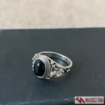 انگشتر نگین مشکی نقره‌ای زیبا