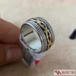 انگشتر دو رنگ با طراحی بافت‌دار - Image 3
