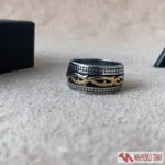 انگشتر دو رنگ با طراحی بافت‌دار - Image 2